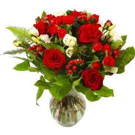 Bouquet Red berry Title «CityFlowers Dubai» in Dubai»