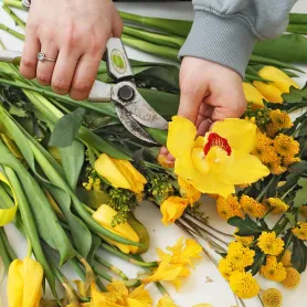 Florist's choice - Yellow Title «CityFlowers Dubai» in Dubai»
